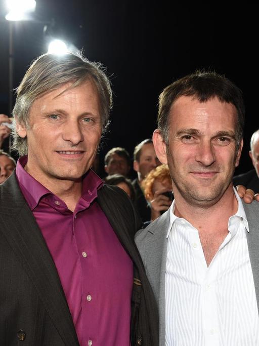 Hauptdarsteller Viggo Mortensen und Regisseur David Oelhoffen (von links) präsentieren ihren Film "Den Menschen so fern".