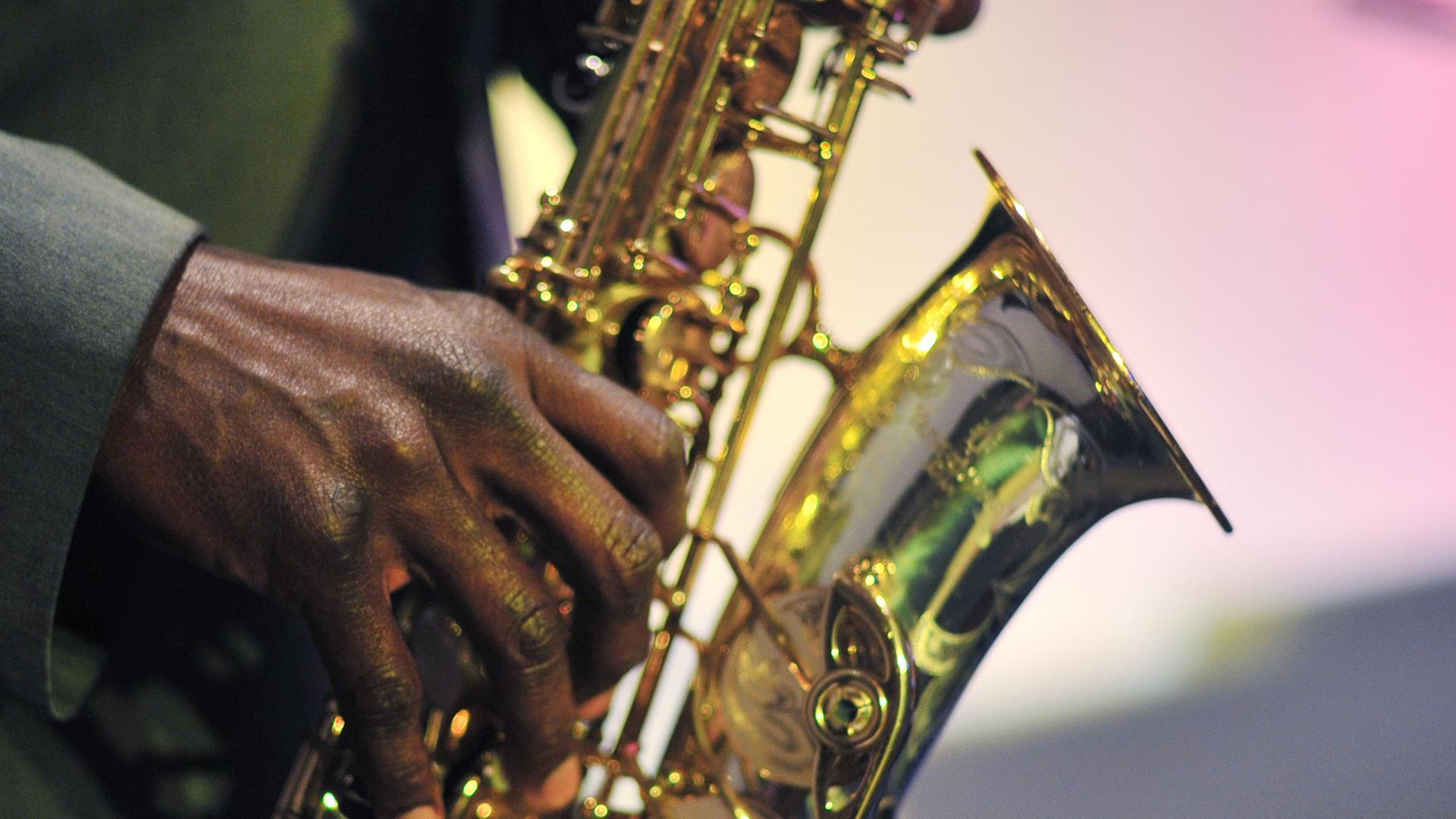 Ein Saxofonspieler. Ein Saxofonspieler.