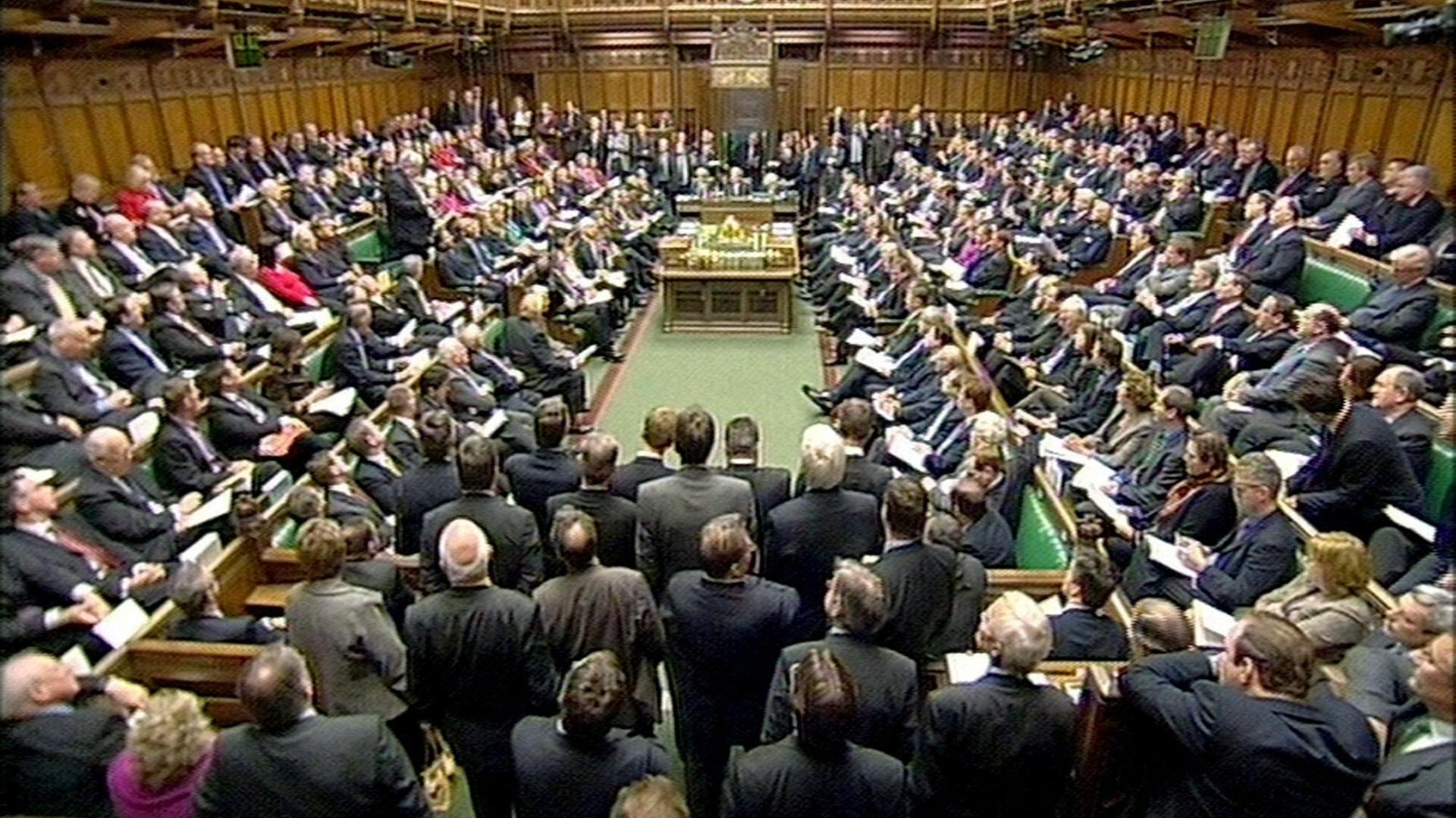 Warum Stehen Abgeordnete Im Britischen Parlament Auf www.deutschlandfunk.de