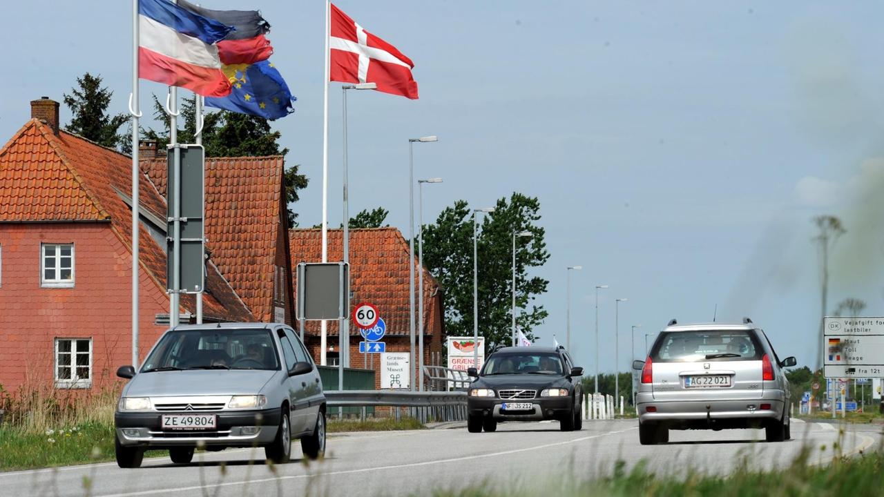 Grenzübergang zwischen Deutschland und Dänemark in der Nähe von Tondern in Richtung Süderlügum Grenzübergang zwischen Deutschland und Dänemark in der Nähe von Tondern in Richtung Süderlügum