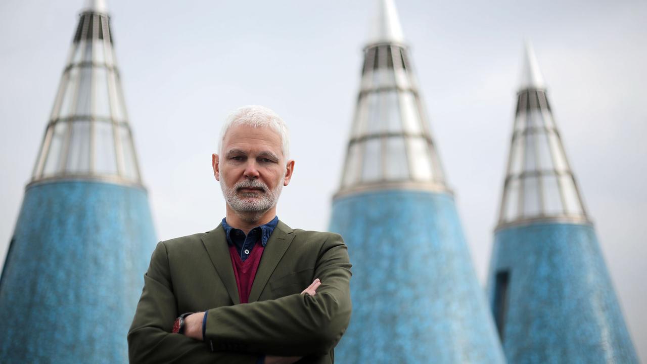 Der Intendant der Bundeskunsthalle, Rein Wolfs, in Bonn auf dem Dach des Museums Der Intendant der Bundeskunsthalle, Rein Wolfs, in Bonn auf dem Dach des Museums