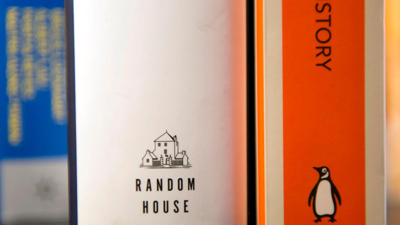 Buchrücken mit Random House und Penguin Logos