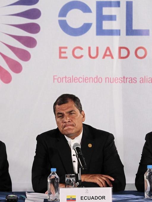 Der Präsident der Dominikanischen Republik, Danilo Medina, der Präsident Ecuadors, Rafael Correa und der Präsident Costa Ricas, Luis Solis (von links).