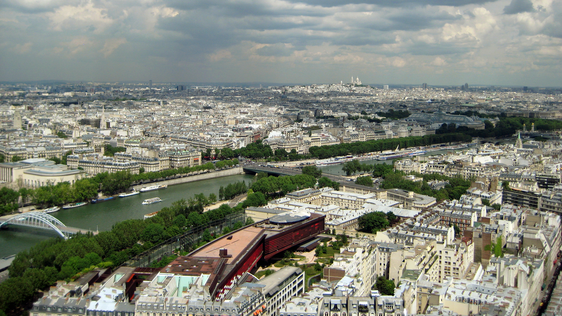 Blick vom Eiffelturm auf die Innenstadt von Paris Blick vom Eiffelturm auf die Innenstadt von Paris