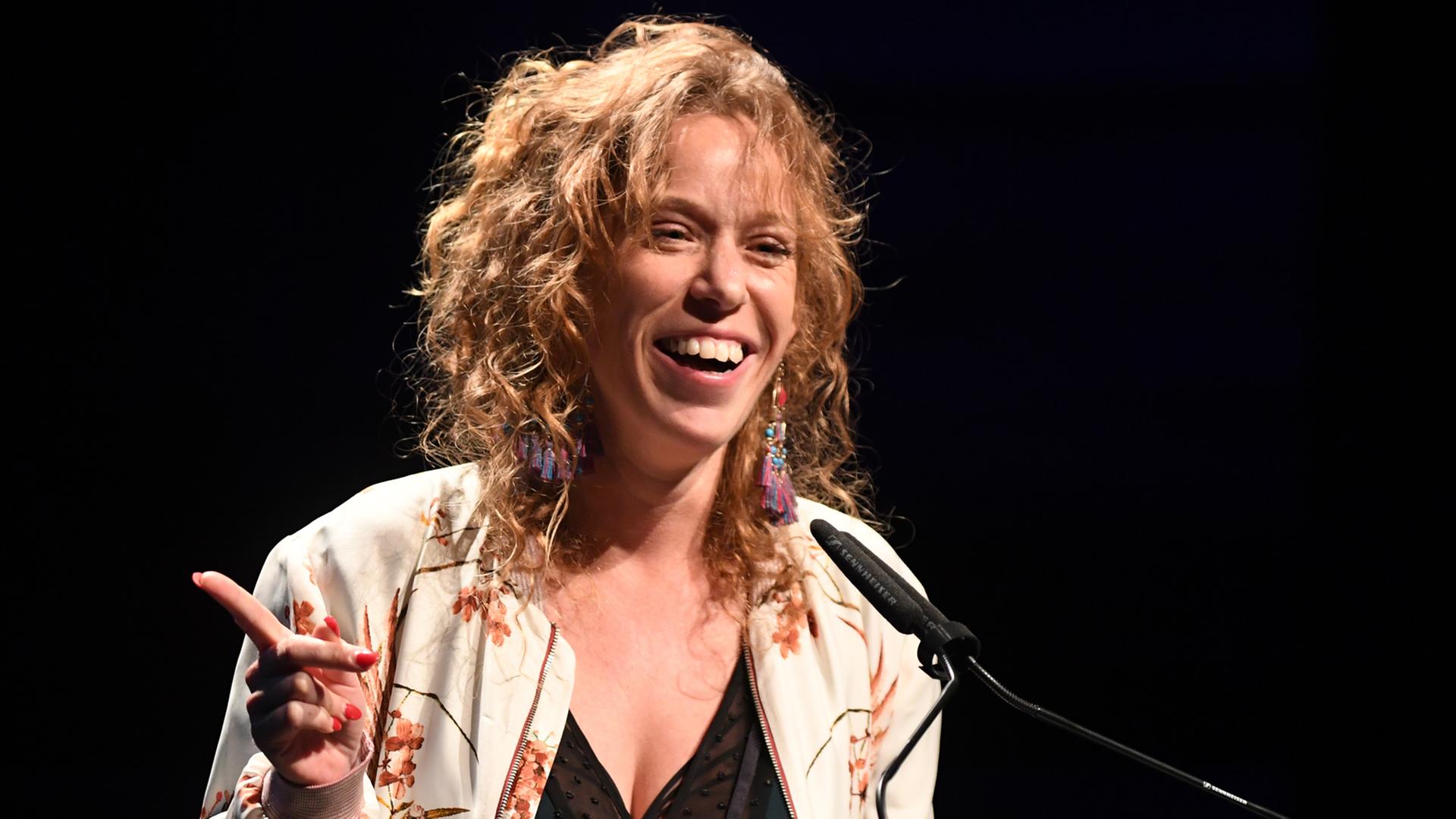 Die in Berlin lebende österreichisch-israelische Regisseurin Yael Ronen, aufgenommen am 15.05.2016 in Berlin während der Verleihung des Theaterpreises. Die in Berlin lebende österreichisch-israelische Regisseurin Yael Ronen, aufgenommen am 15.05.2016 in Berlin während der Verleihung des Theaterpreises.