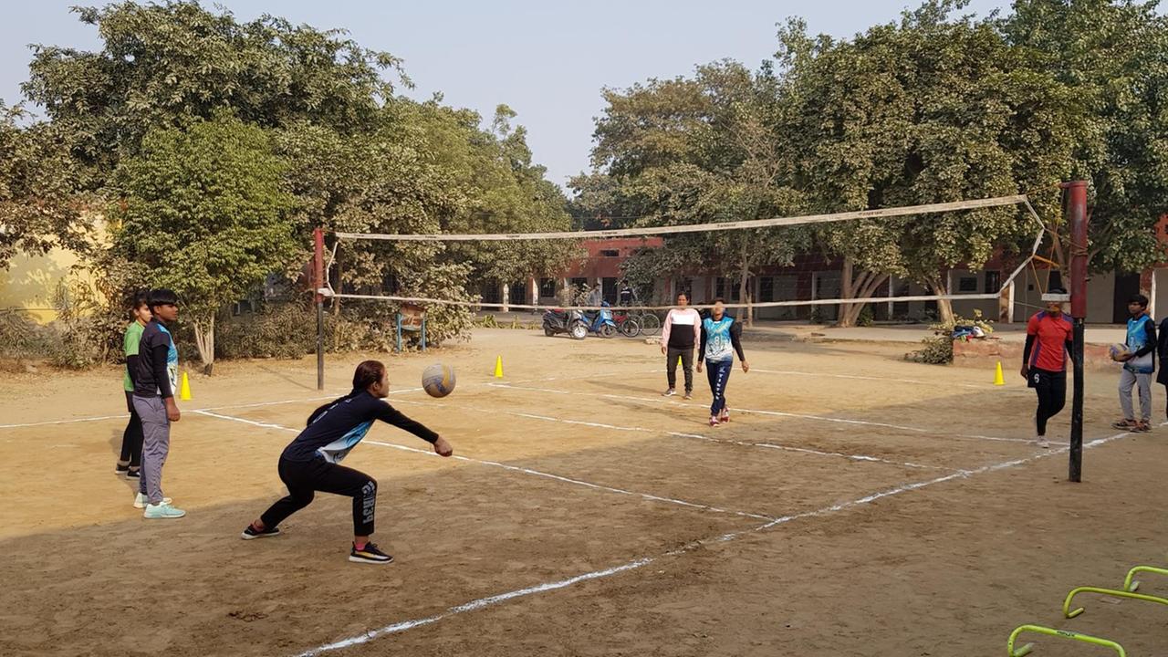 Training der Volleyballerinnen in  Gurgaon.