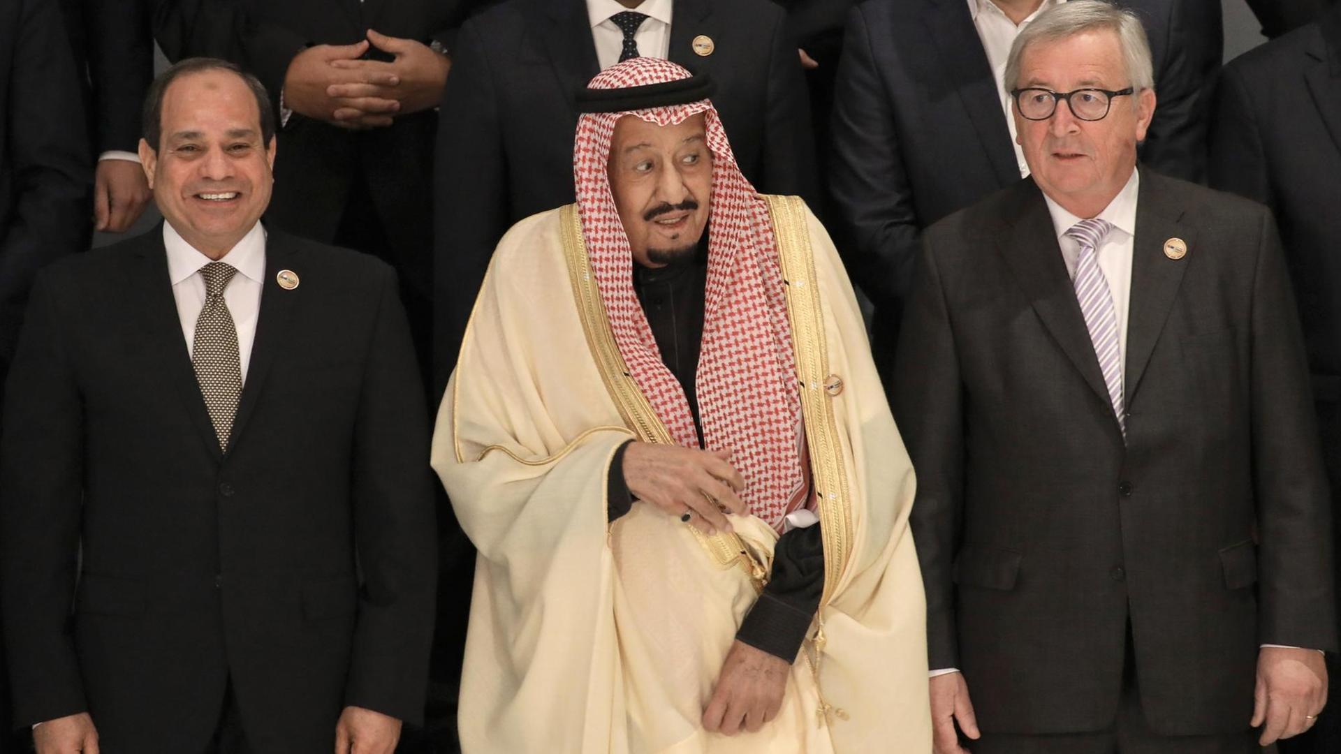 Der ägyptische Präsident Abdel Fattah el-Sisi, der saudische König Salman bin Abdulaziz Al Saud und der Präsident der EU-Kommission Jean-Claude Juncker Der ägyptische Präsident Abdel Fattah el-Sisi, der saudische König Salman bin Abdulaziz Al Saud und der Präsident der EU-Kommission Jean-Claude Juncker