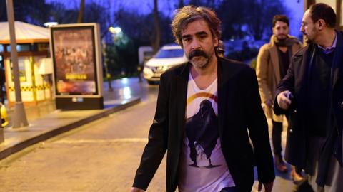 Deniz Yücel nach seiner Freilassung in Istanbul.