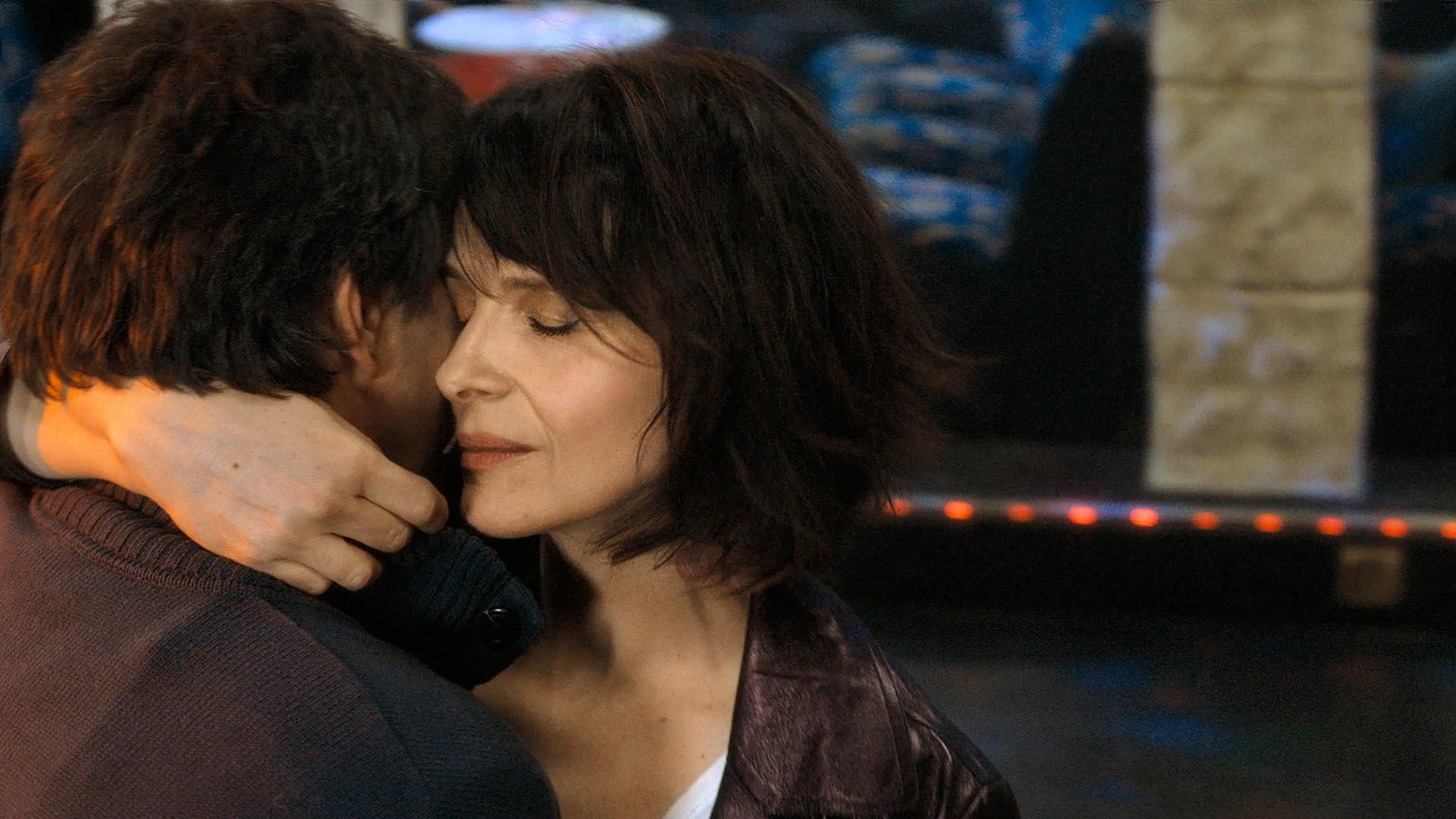 Juliette Binoche verleiht dieser Frau, die noch einmal auszieht, um Ihr Glück zu suchen, eine trotzige Verletzlichkeit Juliette Binoche verleiht dieser Frau, die noch einmal auszieht, um Ihr Glück zu suchen, eine trotzige Verletzlichkeit