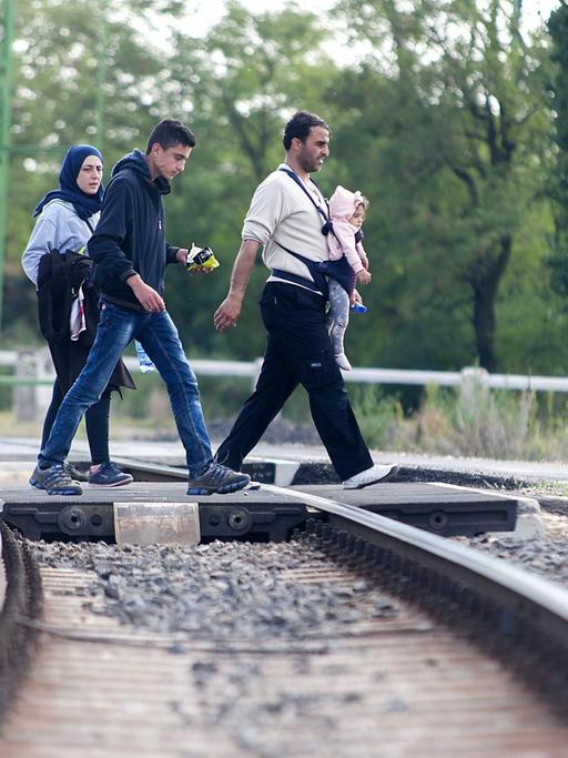 Flüchtlinge nach ihrem Grenzübertritt in Ungarn
