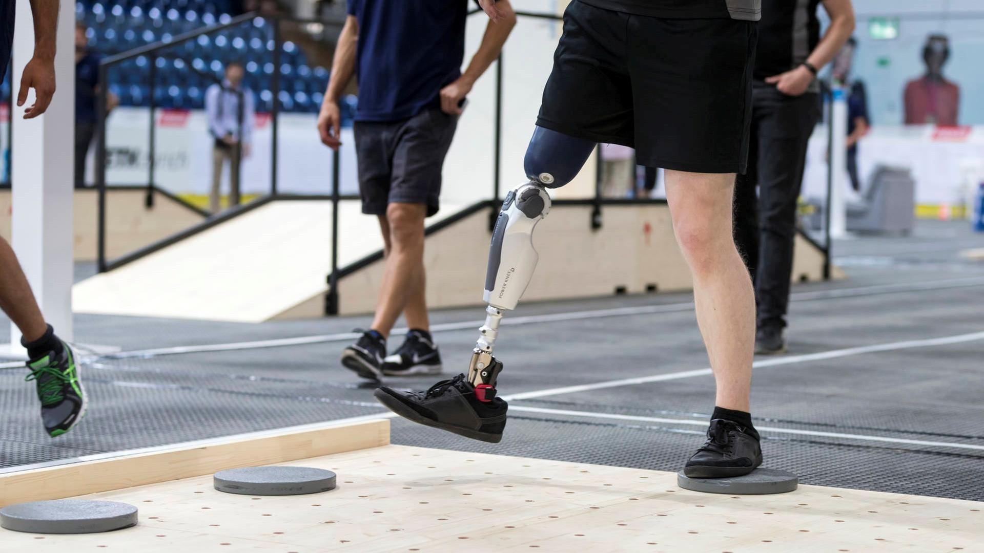 Der Cybathlon soll aufzeigen was möglich ist, aber auch, wo es noch Entwicklungsbedarf in der Prothetik gibt Der Cybathlon soll aufzeigen was möglich ist, aber auch, wo es noch Entwicklungsbedarf in der Prothetik gibt