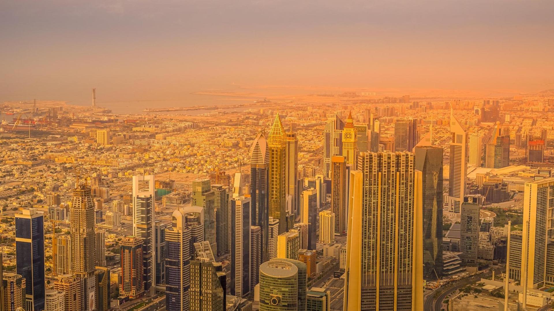 Die Skyline Dubais vom Burj-Khalifa-Hochhaus aus gesehen Die Skyline Dubais vom Burj-Khalifa-Hochhaus aus gesehen