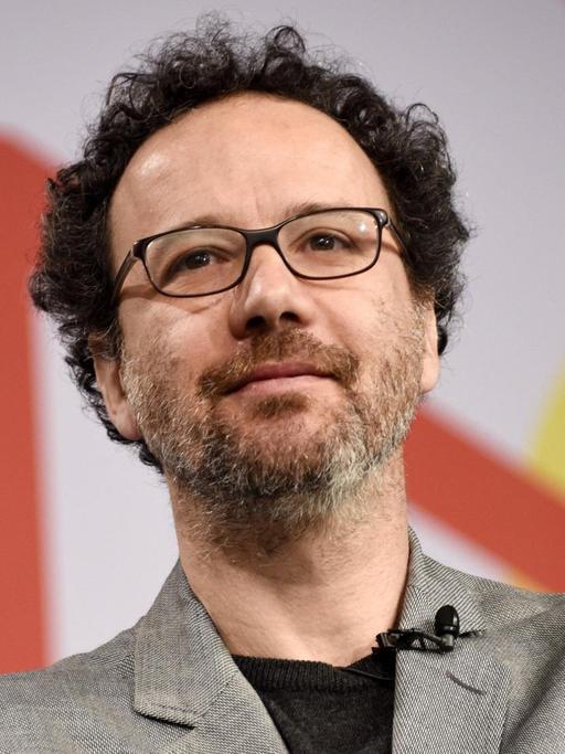 Carlo Chatrian lächelt in die Kamera
