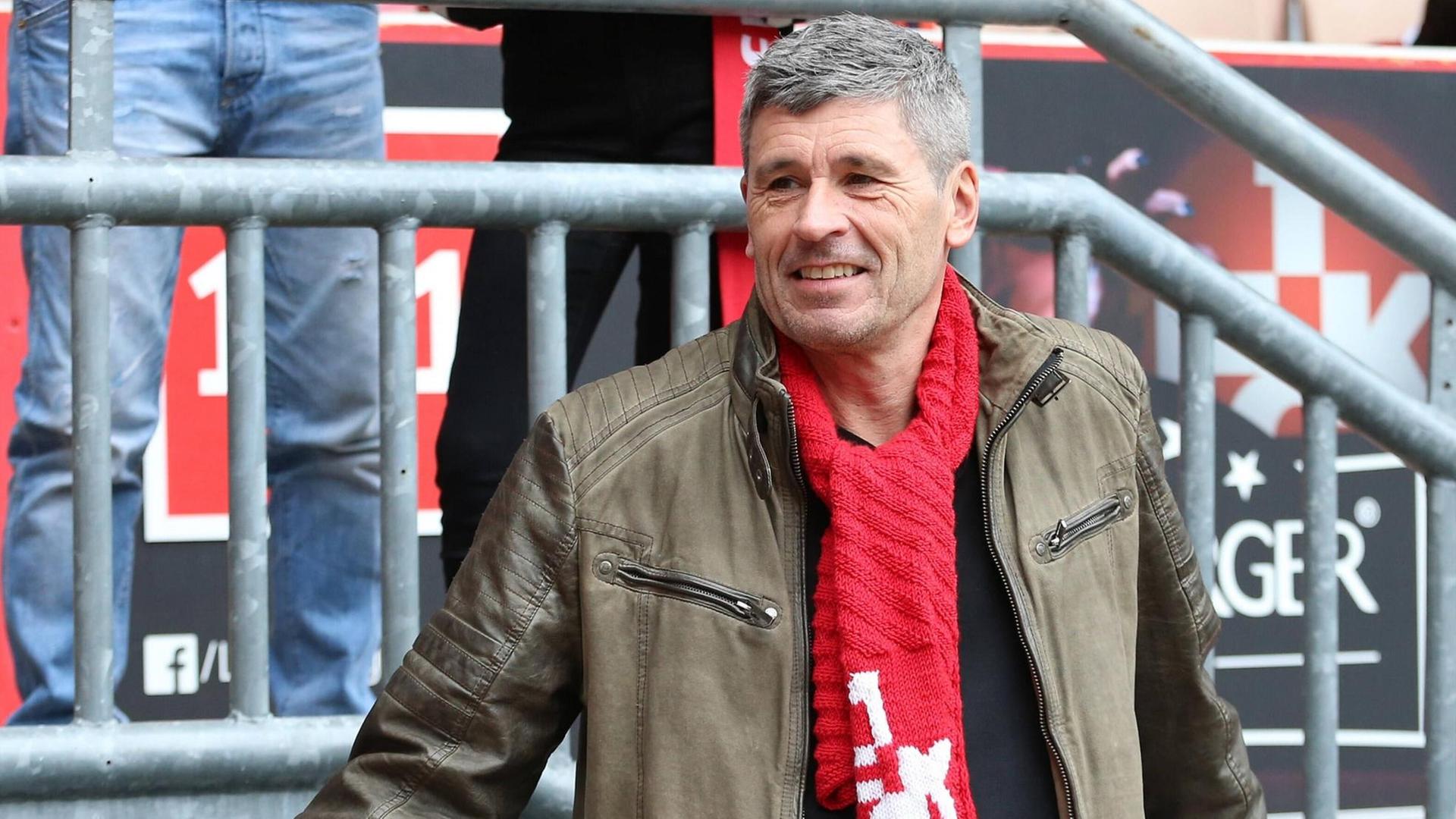 Ex-Schiedsrichter Markus Merk ist Aufsichtsratsvorsitzender beim 1. FC Kaiserslautern. Ex-Schiedsrichter Markus Merk ist Aufsichtsratsvorsitzender beim 1. FC Kaiserslautern.