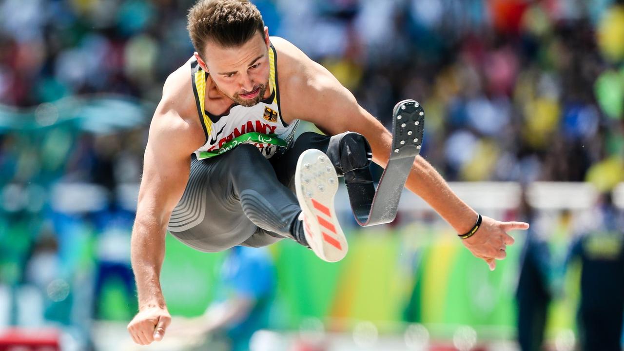 Heinrich Popow (GER / TSV Bayer 04 Leverkusen) beim Weitsprung während der Rio 2016 Paralympic Games am 17.09.2016 im Estadio Olimpico Joao Havelange in Rio de Janeiro Heinrich Popow (GER / TSV Bayer 04 Leverkusen) beim Weitsprung während der Rio 2016 Paralympic Games am 17.09.2016 im Estadio Olimpico Joao Havelange in Rio de Janeiro