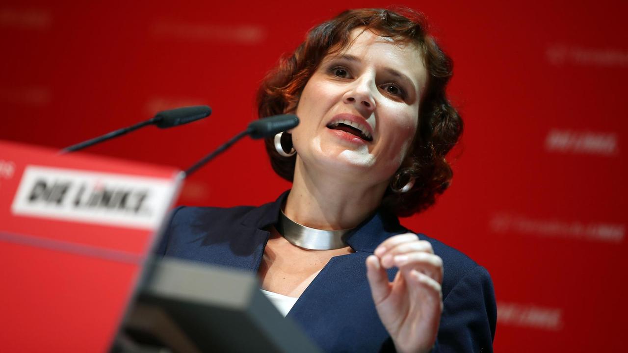 Die Ko-Vorsitzende der Partei Die Linke, Katja Kipping, während ihrer Rede auf dem Bundesparteitag in Bielefeld.