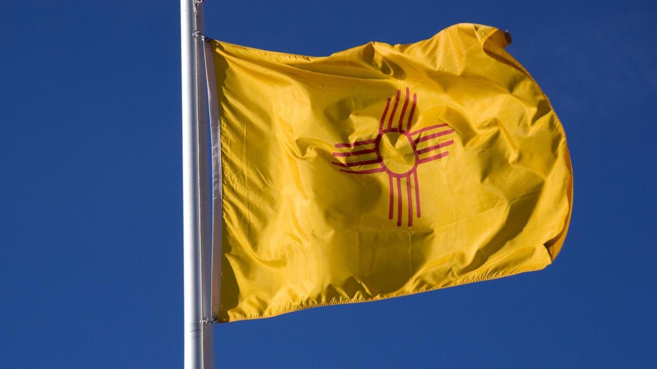 Die Flagge des US-Bundesstaates New Mexico soll eine stilisierte Sonne darstellen Die Flagge des US-Bundesstaates New Mexico soll eine stilisierte Sonne darstellen