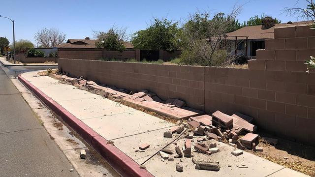 In Ridgecrest in Kalifornien sind Teile einer Wand nach einem Erdbeben eingestürzt
