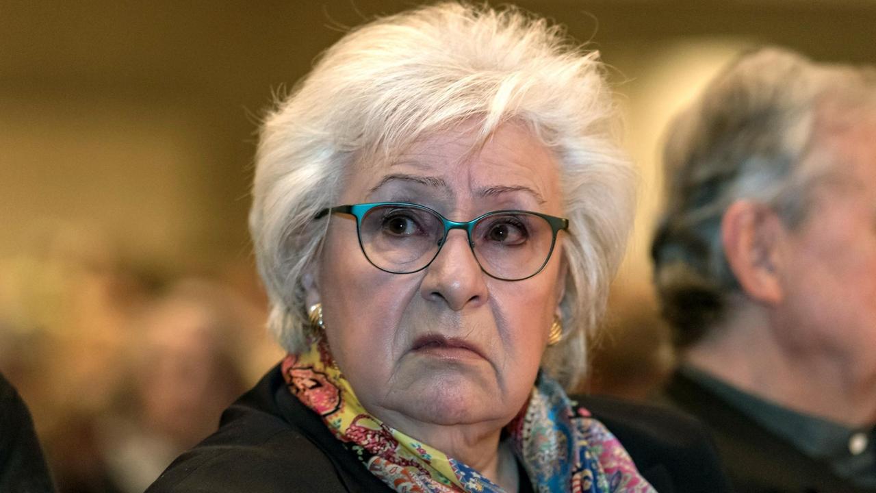 Die Publizistin Sigrid Löffler in Nahaufnahme bei der Verleihung des Würth-Preises für Europäische Literatur 2016. Die Publizistin Sigrid Löffler in Nahaufnahme bei der Verleihung des Würth-Preises für Europäische Literatur 2016.