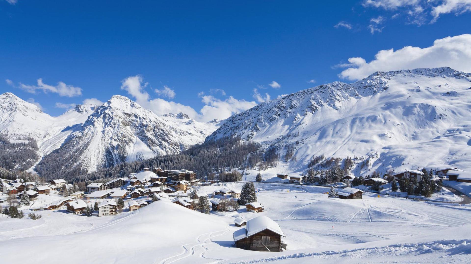 Skigebiet in Arosa, Graubünden, in der Schweiz. Skigebiet in Arosa, Graubünden, in der Schweiz.