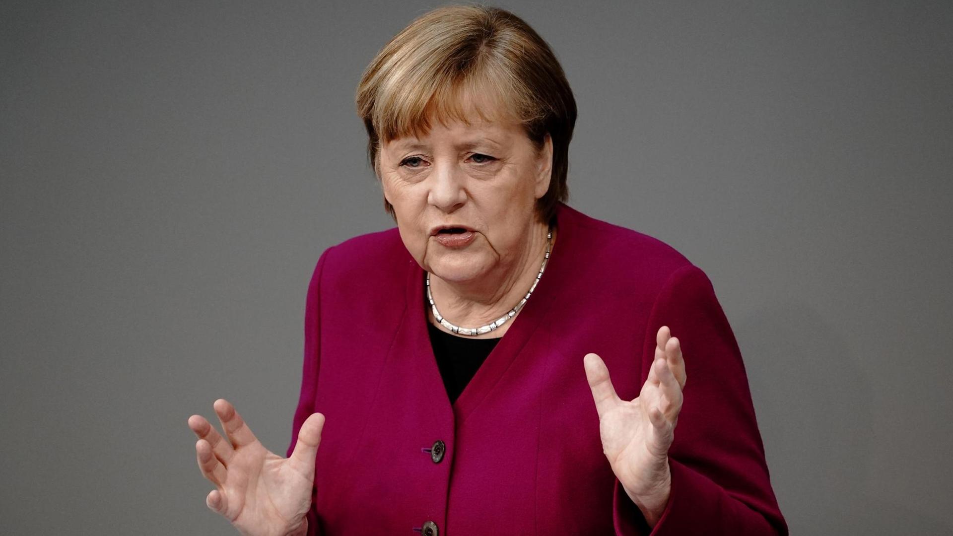 Bundes-Kanzlerin Angela Merkel hat sich für einen Fehler in der Corona-Politik entschuldigt. Bundes-Kanzlerin Angela Merkel hat sich für einen Fehler in der Corona-Politik entschuldigt.
