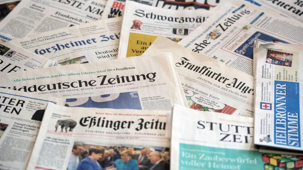 Verschiedene Zeitungen, aufgenommen am 25.04.2017 in Stuttgart (Baden-Württemberg). Foto: Marijan Murat/dpa | Verwendung weltweit Verschiedene Zeitungen, aufgenommen am 25.04.2017 in Stuttgart (Baden-Württemberg). Foto: Marijan Murat/dpa | Verwendung weltweit