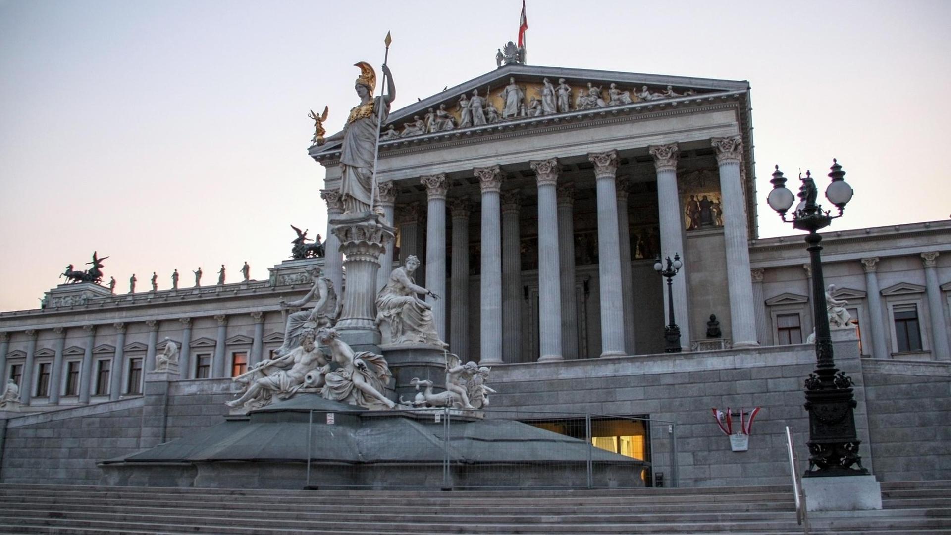 Zur konstituierenden Sitzung tritt das Parlament in Wien erstmals in neuer Konstellation zusammen. Zur konstituierenden Sitzung tritt das Parlament in Wien erstmals in neuer Konstellation zusammen.