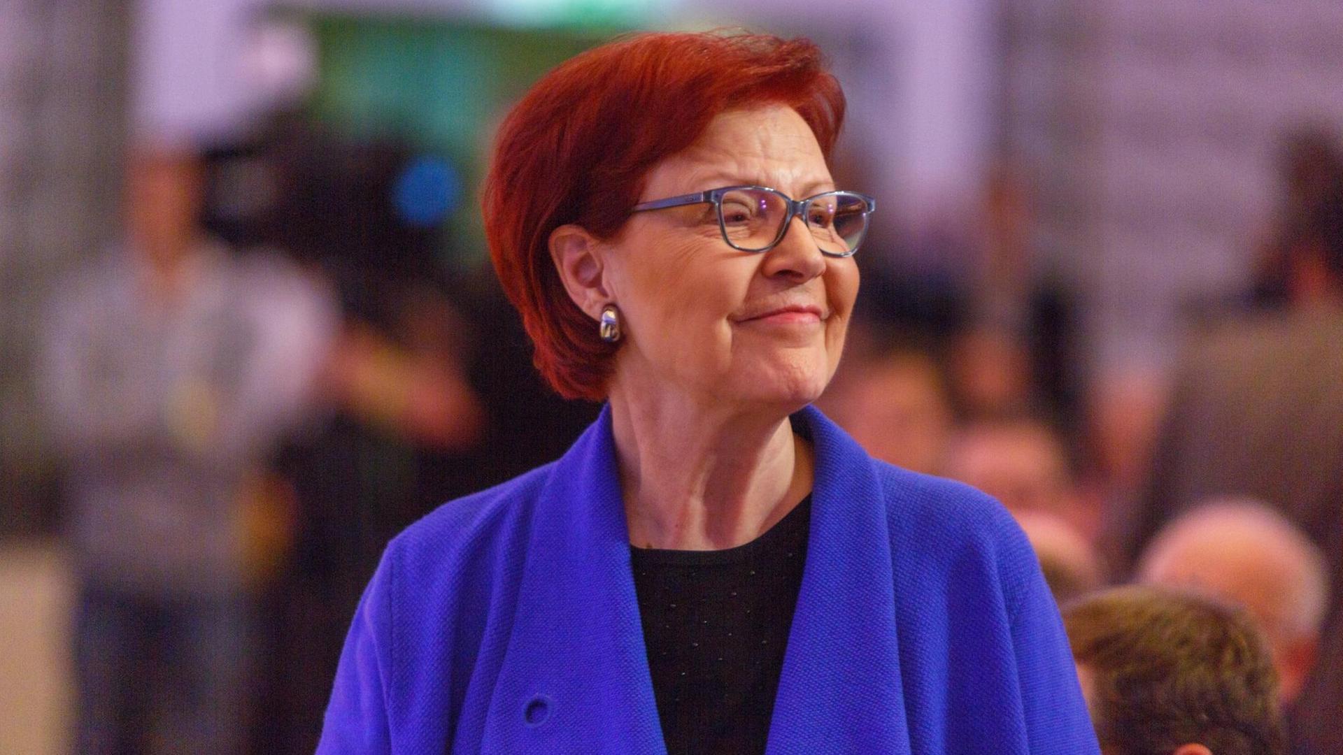 Heidemarie Wieczorek-Zeul mit roten Haaren und leuchtend blauer Jacke beim Parteikonvent der SPD zum Europawahlprogramm am 23.03.2019 in Berlin Heidemarie Wieczorek-Zeul mit roten Haaren und leuchtend blauer Jacke beim Parteikonvent der SPD zum Europawahlprogramm am 23.03.2019 in Berlin