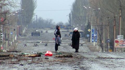 Spuren der Kämpfe in Uglegorsk, einem Nachbarort von Debalzewe in der Ukraine