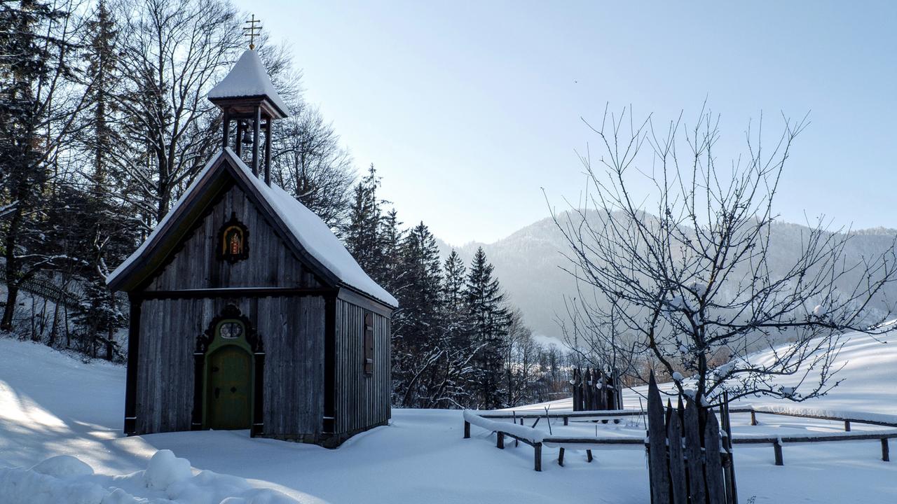 Die Kapelle im Museumsdorf von Markus Wasmeier in Schliersee Die Kapelle im Museumsdorf von Markus Wasmeier in Schliersee