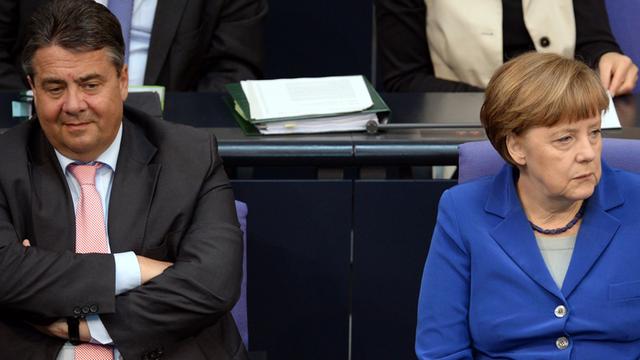Vizekanzler Sigmar Gabriel und Bundeskanzlerin Angela Merkel im Bundestag.
