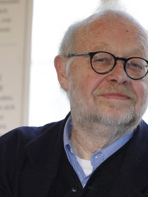 Der Intendant der Staatsoper, Jürgen Flimm, aufgenommen 2010 bei der Pressekonferenz im Schillertheater 
