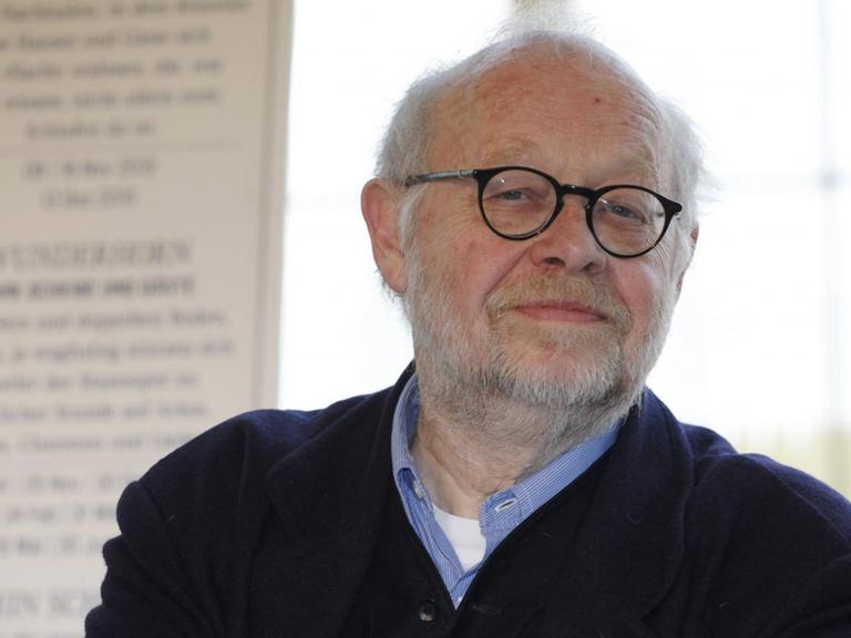 Der Intendant der Staatsoper, Jürgen Flimm, aufgenommen 2010 bei der Pressekonferenz im Schillertheater 