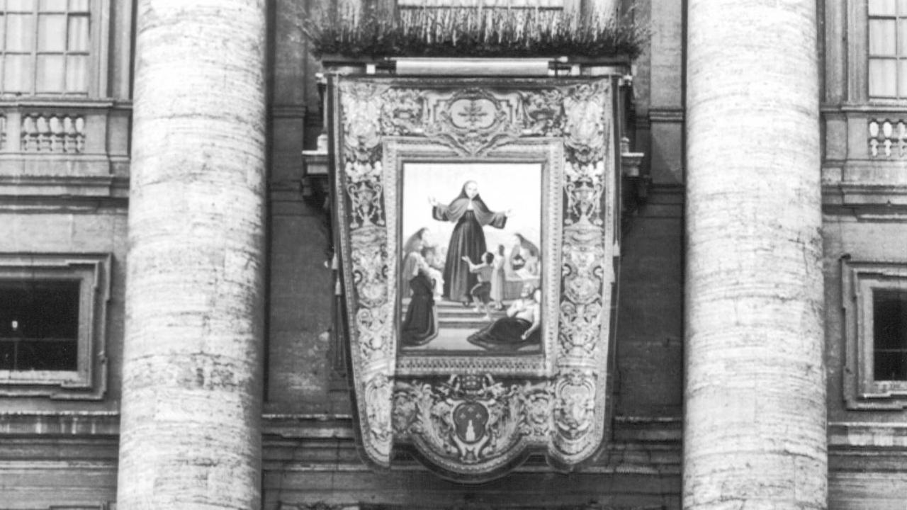 Bildnis der Nonne Maria Katharina Kasper, das bei ihrer Seligsprechung 1978 den Petersdom schmückte Bildnis der Nonne Maria Katharina Kasper, das bei ihrer Seligsprechung 1978 den Petersdom schmückte