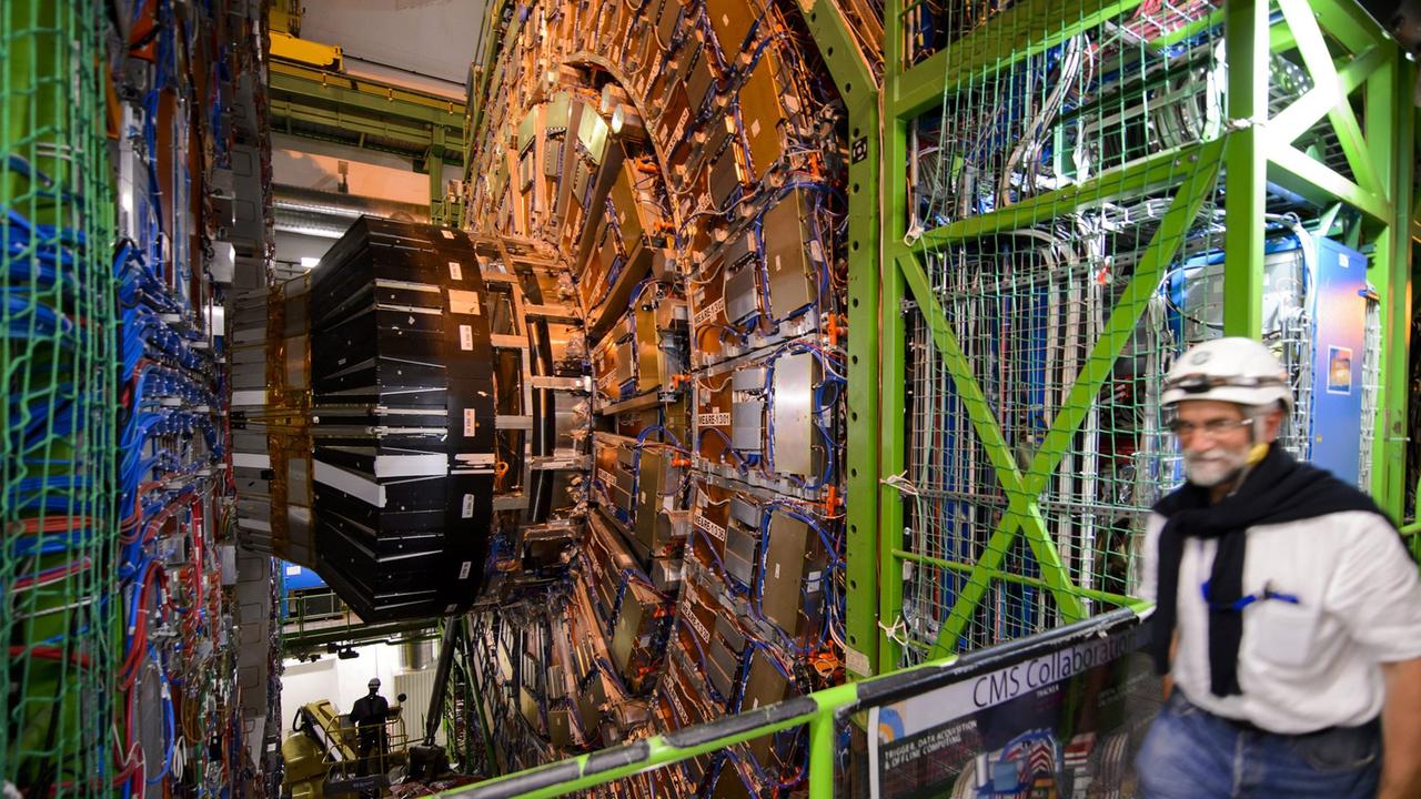 Blick in den Teilchenbeschleuniger Large Hadron Collider (LHC) am Kernforschungszentrum  Cern.