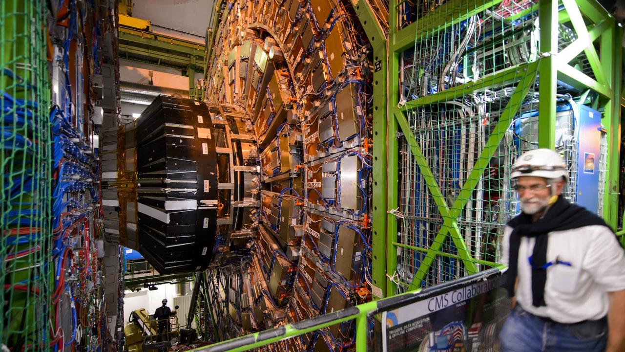 Blick in den Teilchenbeschleuniger Large Hadron Collider (LHC) am Kernforschungszentrum Cern. Blick in den Teilchenbeschleuniger Large Hadron Collider (LHC) am Kernforschungszentrum Cern.