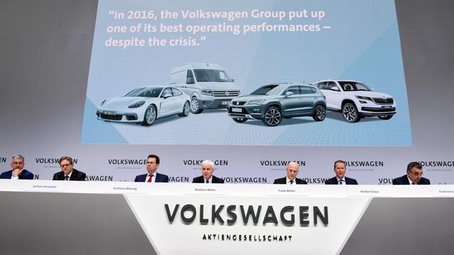 Matthias Müller, Vorstandsvorsitzender der Volkswagen AG, spricht am 14.03.2017 bei der Jahrespressekonferenz der Volkswagen AG in der Autostadt in Wolfsburg (Niedersachsen).