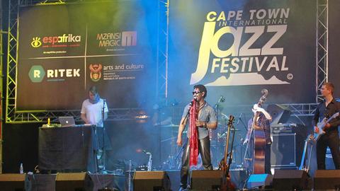 Die deutsche Band Jazzanova spielte 2011 beim Jazz-Festival in Kapstadt.