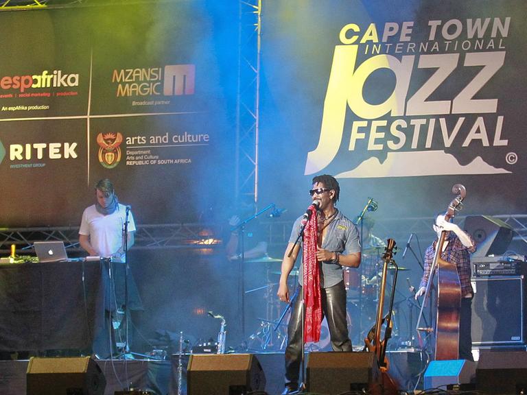 Die deutsche Band Jazzanova spielte 2011 beim Jazz-Festival in Kapstadt.