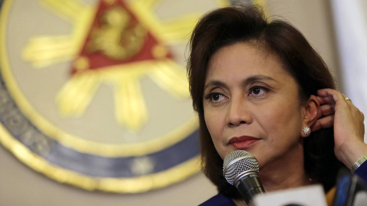 Die philippinische Vizepräsidentin Leni Robredo spricht am 5.12.2016 bei einer Pressekonferenz in Quezon City. Die philippinische Vizepräsidentin Leni Robredo spricht am 5.12.2016 bei einer Pressekonferenz in Quezon City.