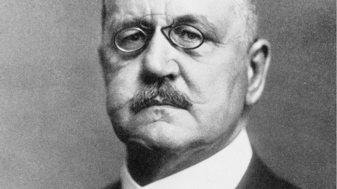 Wolfgang Kapp, Politiker (Alldeutscher Verband, Dt. Vaterlandspartei) im März 1920 beteiligt am Kapp-Lüttwitz-Putsch)in einer Porträtaufnahme in Leipzig am 12.6.1922. Wolfgang Kapp, Politiker (Alldeutscher Verband, Dt. Vaterlandspartei) im März 1920 beteiligt am Kapp-Lüttwitz-Putsch)in einer Porträtaufnahme in Leipzig am 12.6.1922.