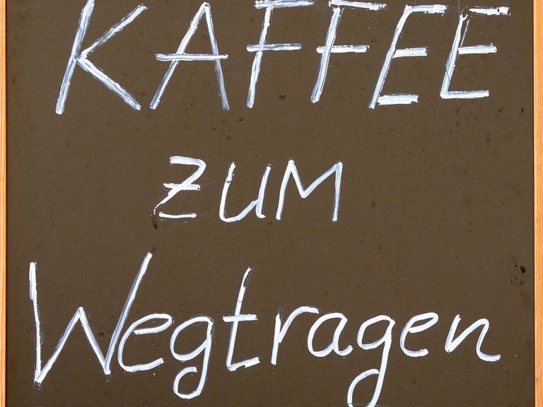 "Kaffee zum Wegtragen" - Hier macht sich offenbar jemand um die deutsche Sprache verdient.