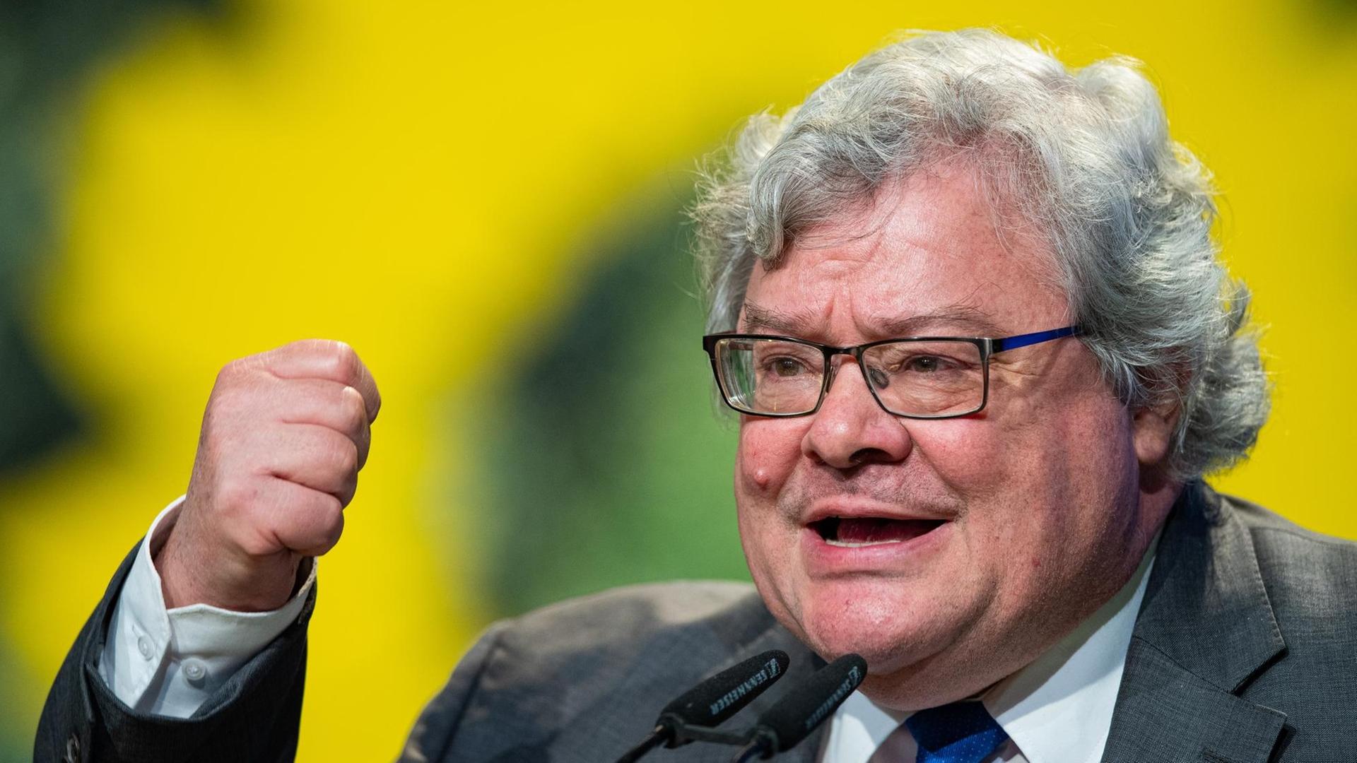 Reinhard Bütikofer, ehemaliger Bundesvorsitzender von Bündnis 90/Die Grünen, spricht auf dem Bundesparteitag der Grünen im November 2019 Reinhard Bütikofer, ehemaliger Bundesvorsitzender von Bündnis 90/Die Grünen, spricht auf dem Bundesparteitag der Grünen im November 2019
