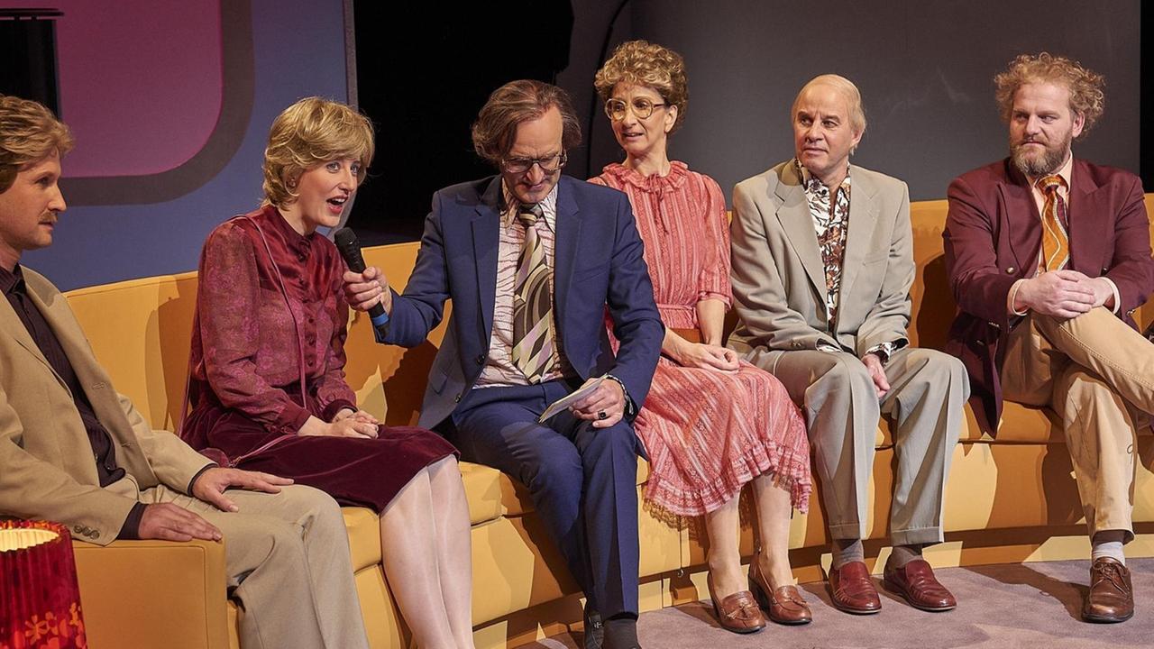 Szene im Theaterstück "Wonkel Anja - Die Show!". Szene im Theaterstück "Wonkel Anja - Die Show!".