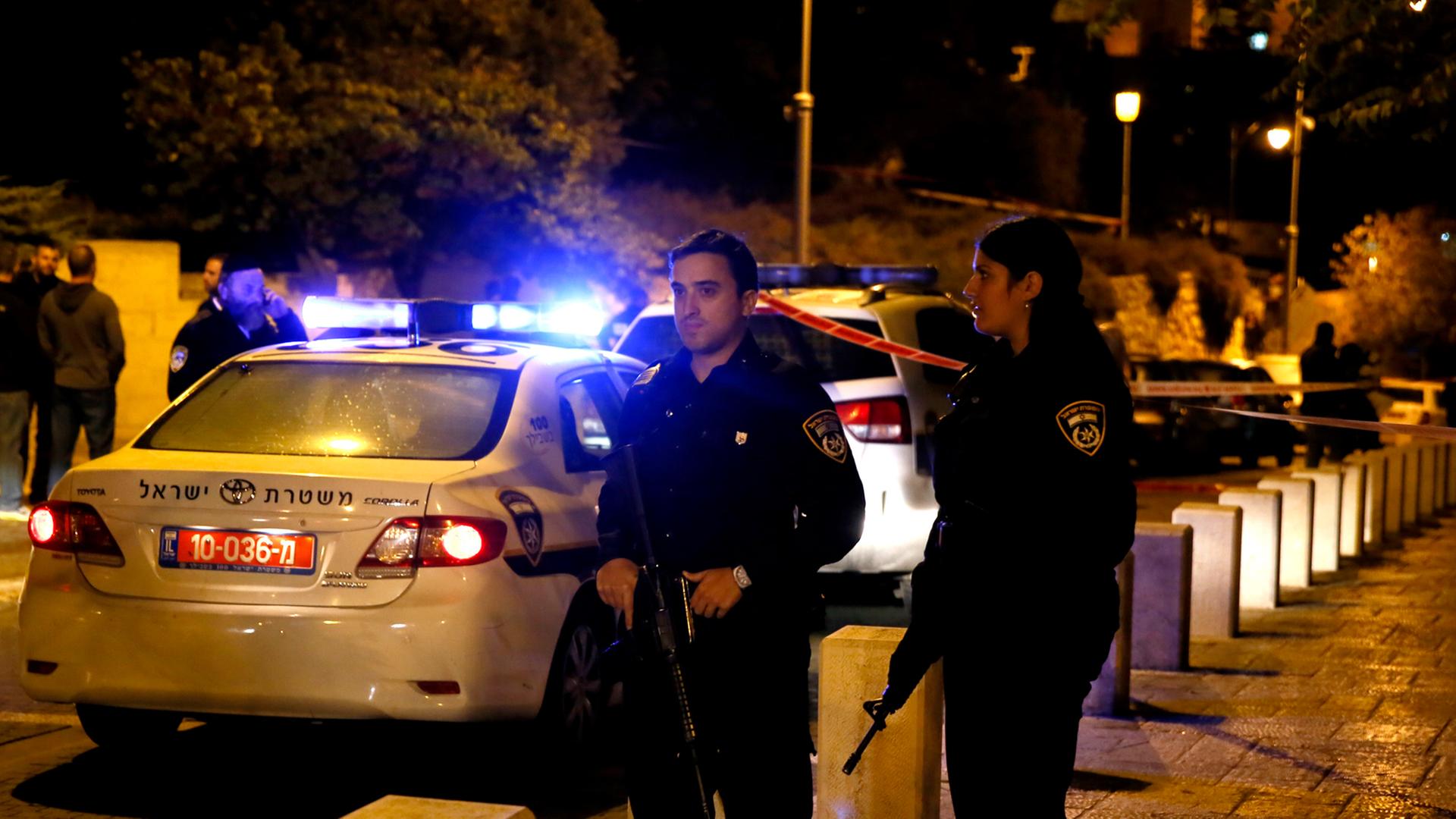 Israelische Sicherheitskräfte am Tatort in Jerusalem.