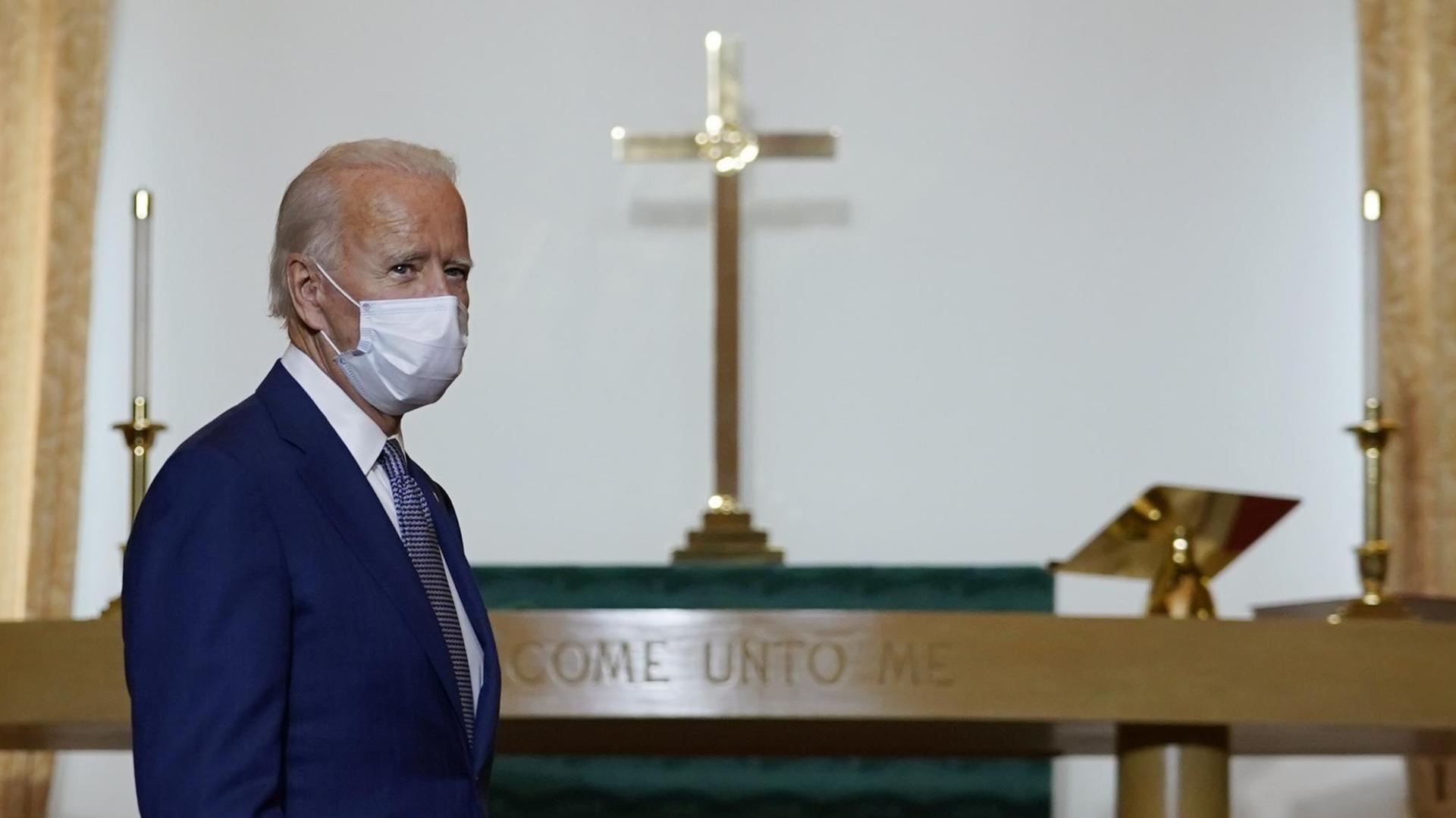 Der demokratische Präsidentschaftskandidat und ehemalige Vizepräsident Joe Biden kommt zu einer Gemeindeveranstaltung in der Grace Lutheran Church in Kenosha Wisconsin. Der demokratische Präsidentschaftskandidat und ehemalige Vizepräsident Joe Biden kommt zu einer Gemeindeveranstaltung in der Grace Lutheran Church in Kenosha Wisconsin.