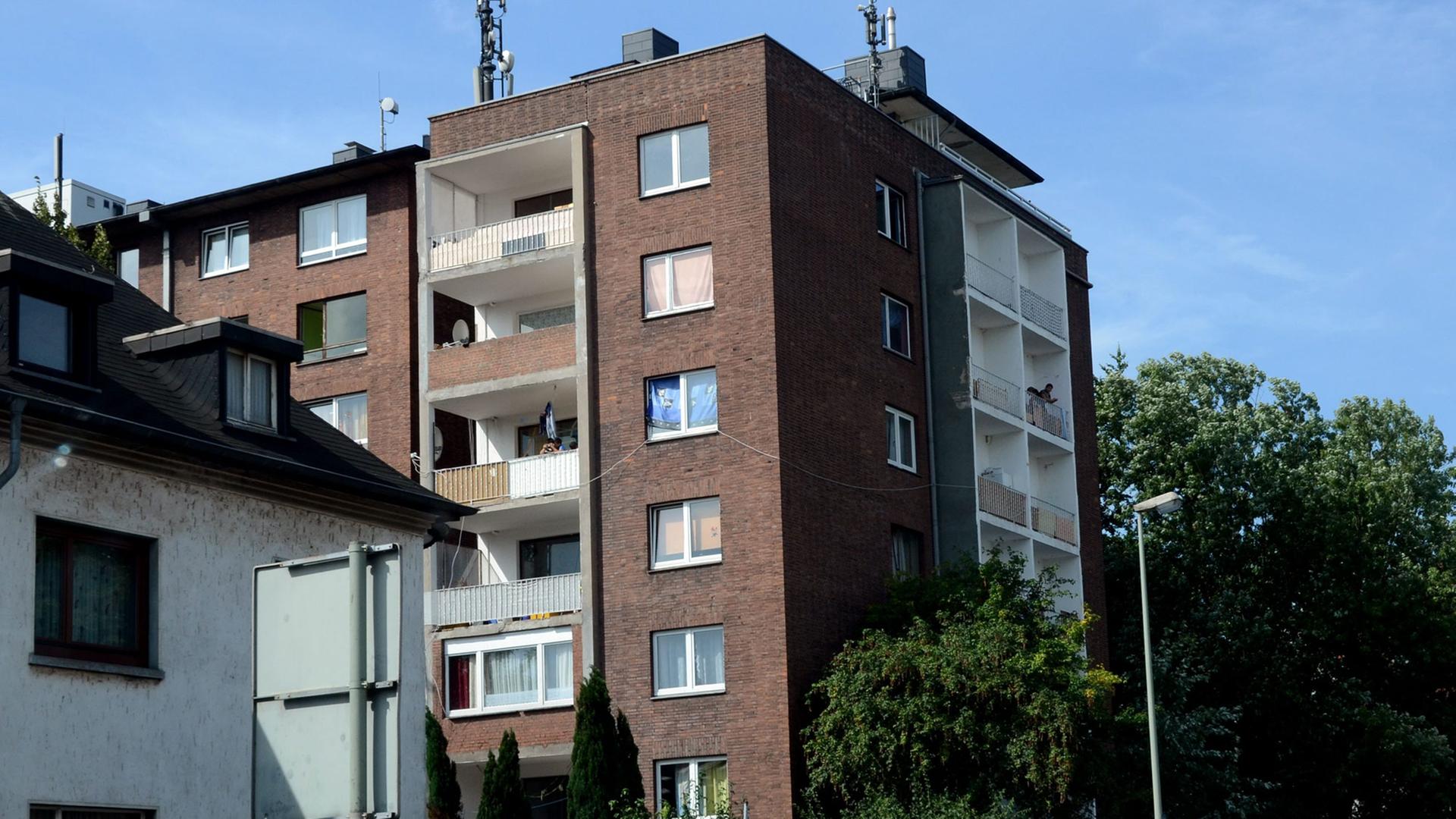Bild vom so genannten Problemhaus in Duisburg-Rheinhausen. Bild vom so genannten Problemhaus in Duisburg-Rheinhausen.