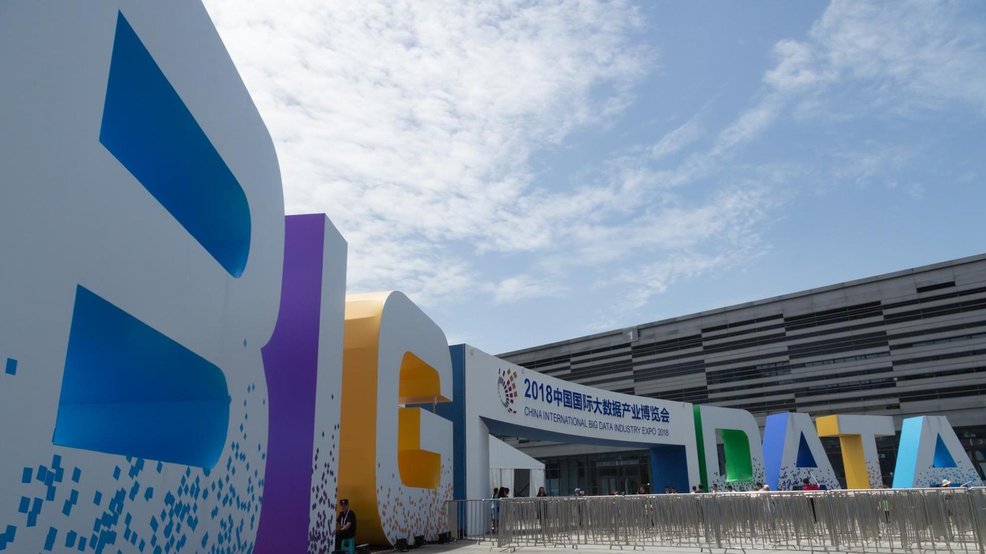 Das Logo der Big Data Expo 2018 in Guiyang/ Guizhou-Provinz/ China Das Logo der Big Data Expo 2018 in Guiyang/ Guizhou-Provinz/ China