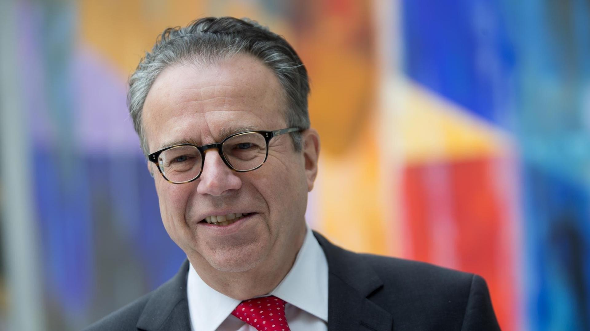 BAMF-Chef Frank-Jürgen Weise nimmt am 25.02.2016 in Berlin im Haus der Wirtschaft an der Veranstaltung "Ankommen in Deutschland", dem Aktionsprogramm der Industrie- und Handelskammern zur Integration von Flüchtlingen teil.