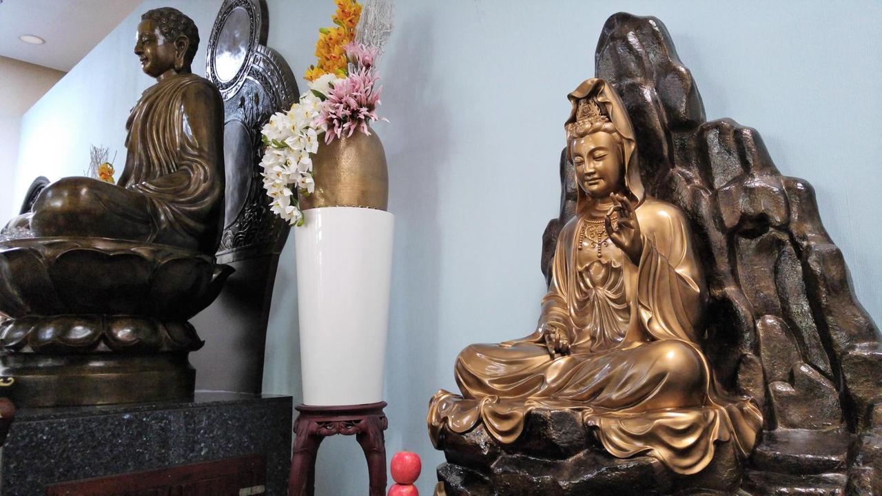 Avalokiteshvara, der Bodhisattva des Mitgefühls Avalokiteshvara, der Bodhisattva des Mitgefühls